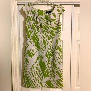 Women’s Dress. Ronni Nicole. Green & White Dress. Knee length. Size 8.